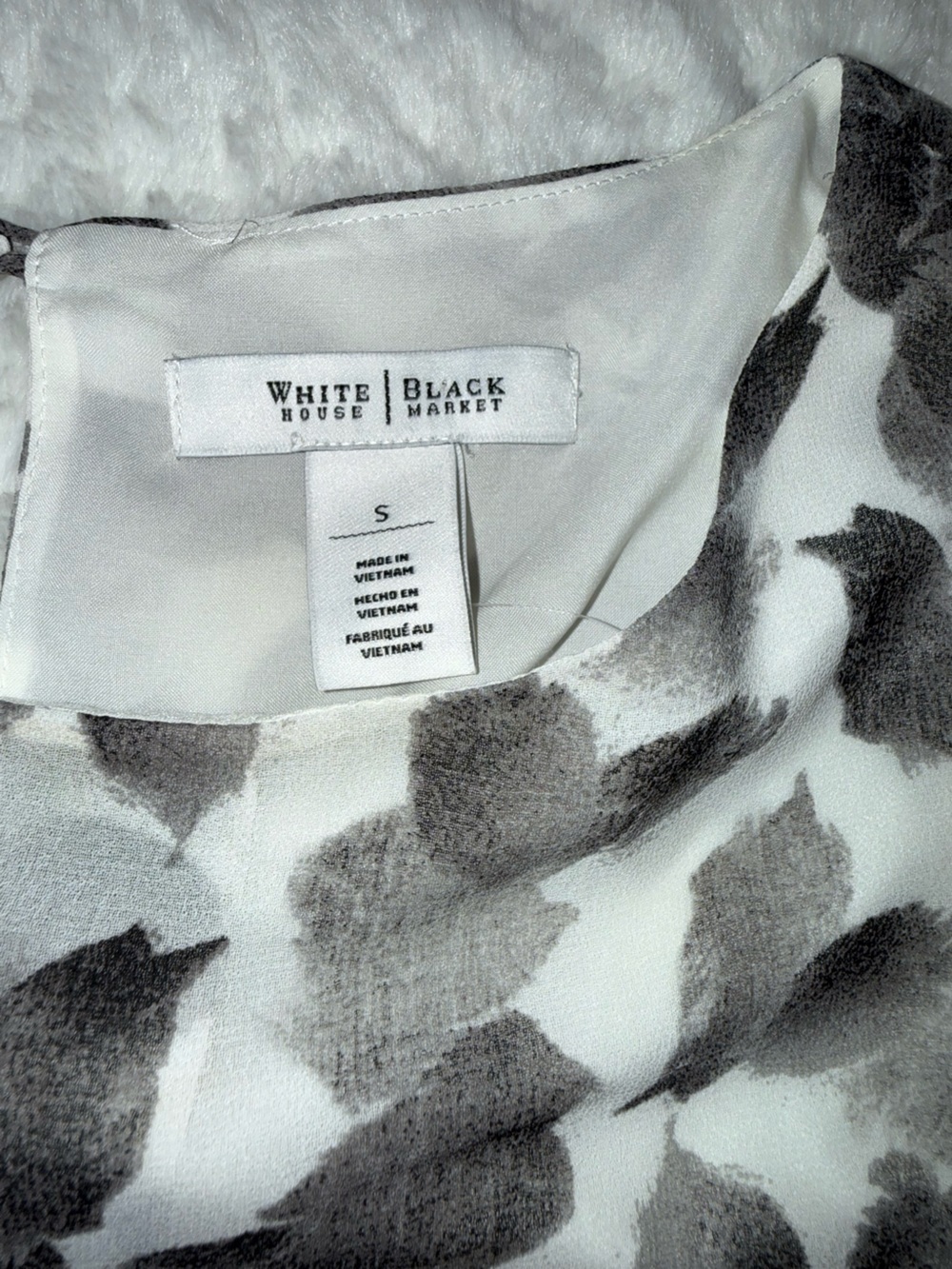 2 x 20$ White House Black Market Black & White Sleeveless Printed Shell Size S - Picture 4 of 6